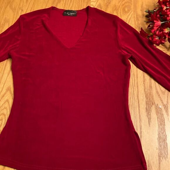 Young at Heart ❤️ Red v-neck Top - Picture 5 of 7